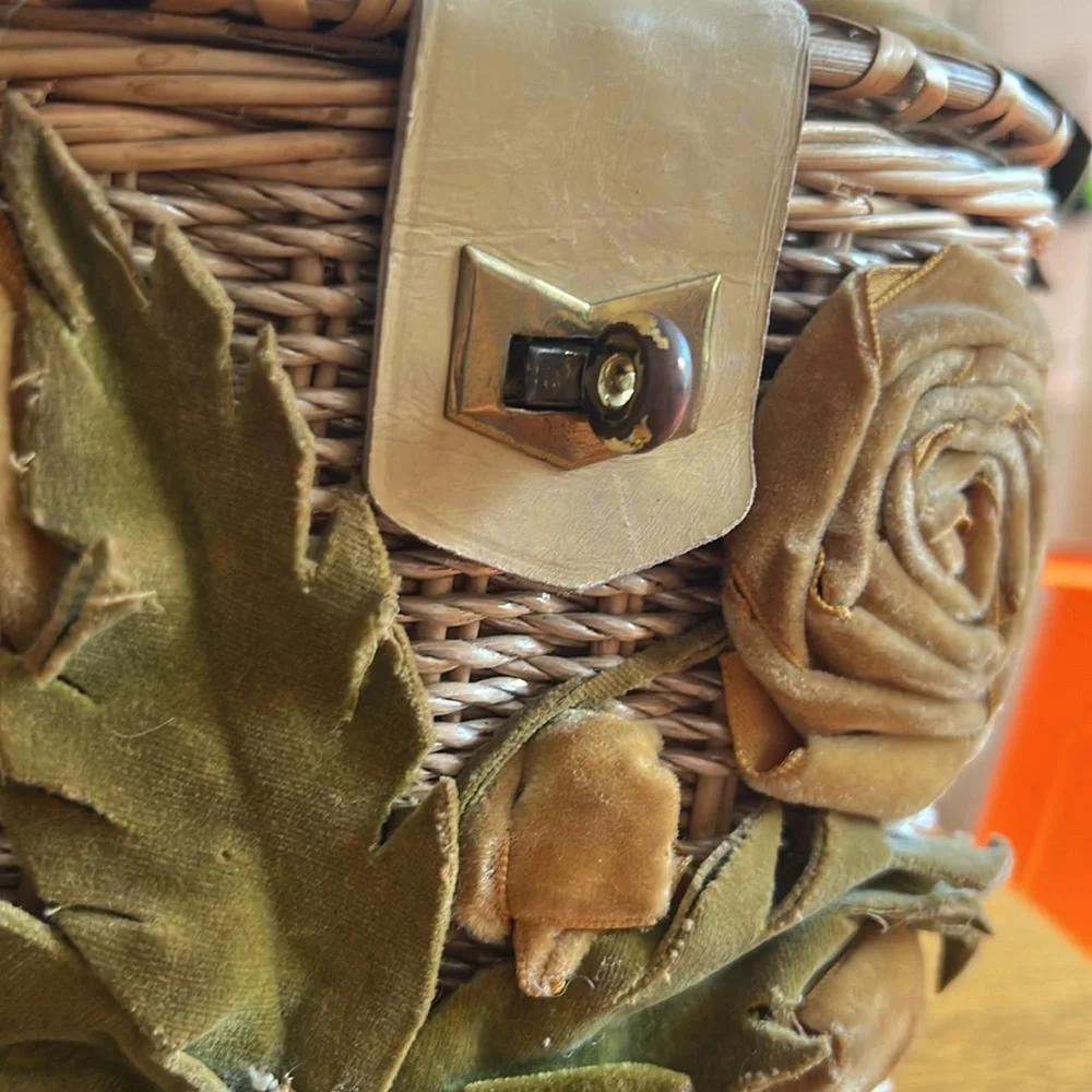 Vintage basket purse - Picture 2 of 5